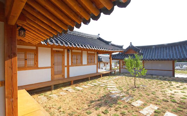 Gyeongju Hanok Pen Town Pension