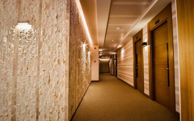 Амери Плаза