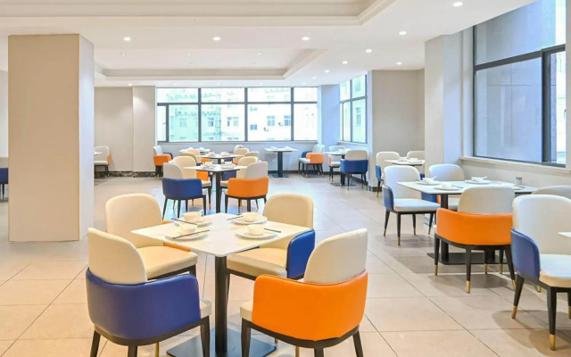 Vienna Classic Hotel (Anqing Yixiu District University Town)