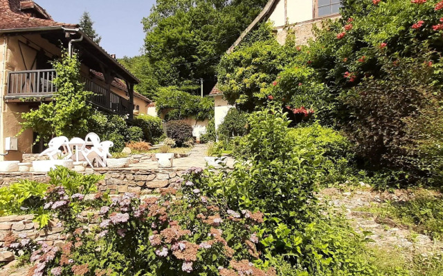 Traditional holiday home in Altillac with private pool