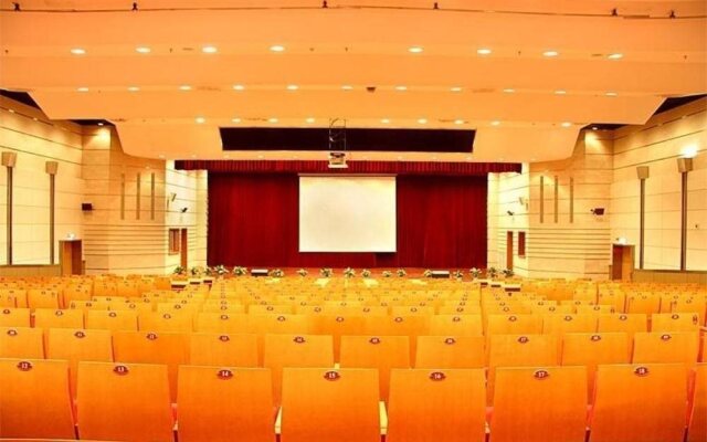 University Academic Exchange Hotel - Qingdao