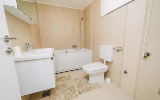 Luxury 3 Story House- Best View- Free Parking