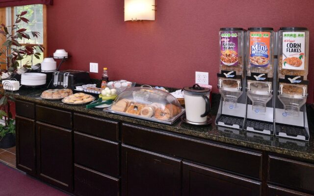 Red Roof Inn PLUS+ & Suites Guilford