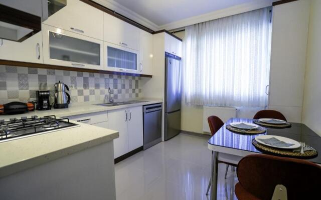 Central and Comfy Flat With Balcony in Muratpasa