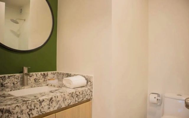 w Striking 1BR Duplex in Miraflores