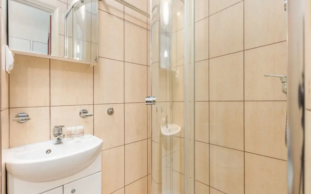 Apartment Warsaw Chmielna 116 by Renters