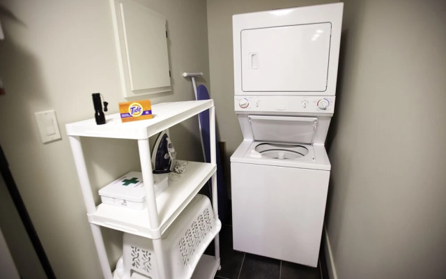 Corporate Suites of Calgary - Eightwelve