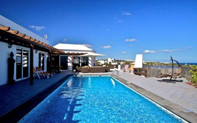 Villa in Puerto Calero, Lanzarote 101687
