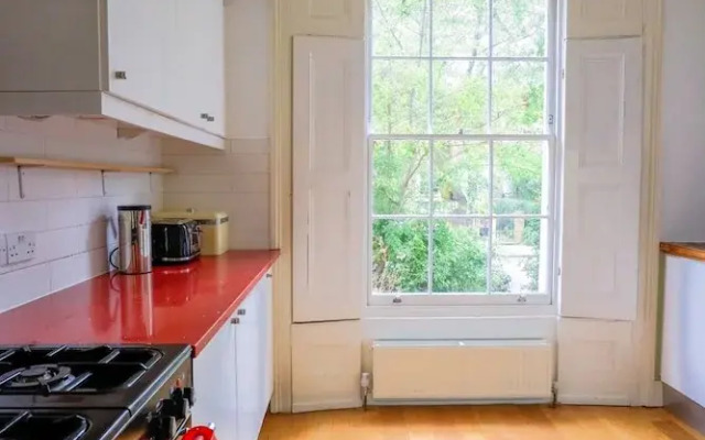 3 Bedroom House in De Beauvoir Town