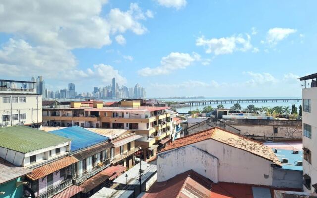 w Bold 1BR in Casco Viejo