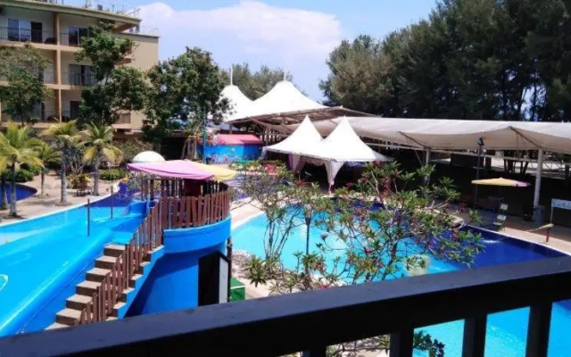 Beach view apartment from balcony – Pool – Banting