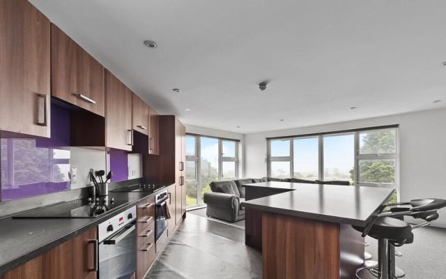 8 Bed Apartment @ Derriford Stays by Pureserviced