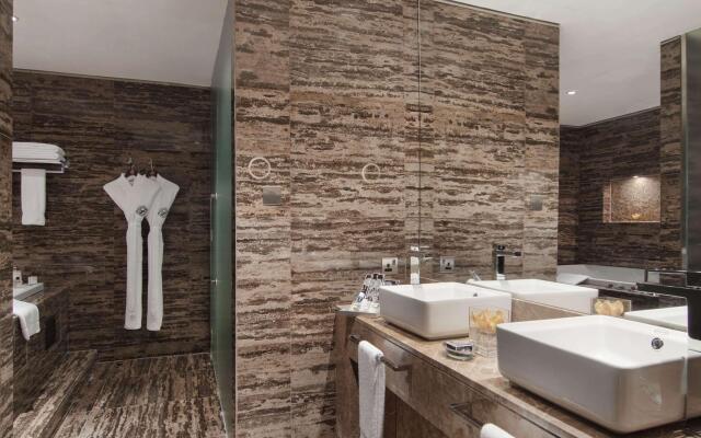 Fairmont Bab Al Bahr Hotel