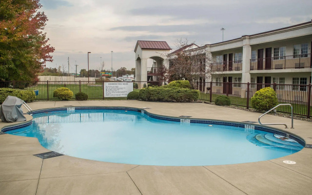 Days Inn by Wyndham Austintown