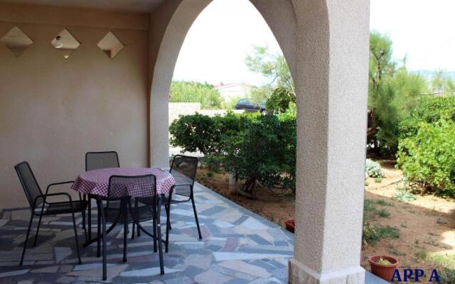 Apartments Dar - beautiful garden