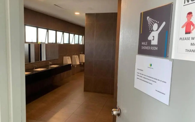 Paradise City Holiday (Netflix+Sanitize) 4