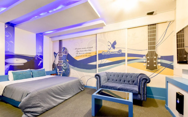 Thebay Hotel