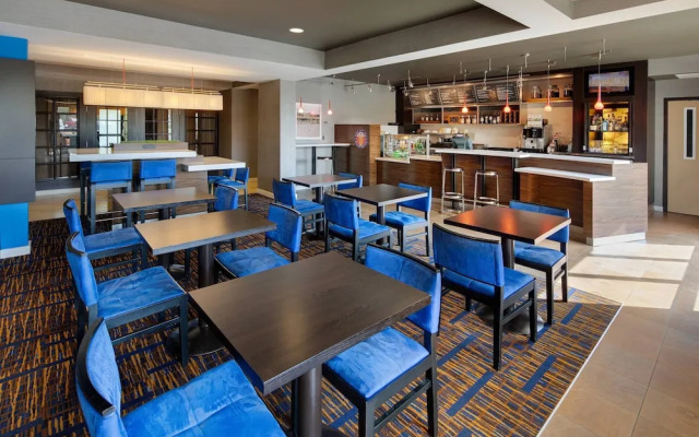 Courtyard Grand Rapids Airport