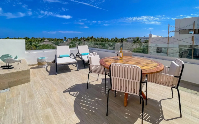 Gorgeous private roof with private picuzzi. A401