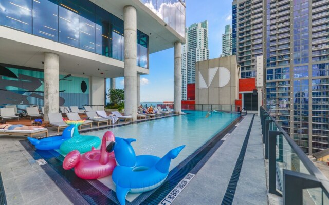 Bayside Charm Captivating Apartment
