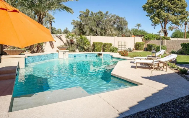 Minnezona Elegant Home w Poolside Retreat