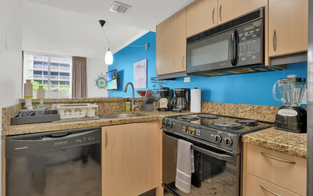 Relaxing Condo with Free Parking