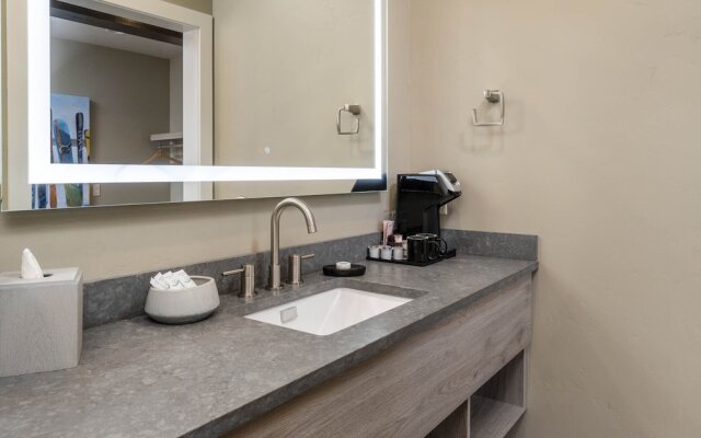 Ski Inn Taphouse Hotel