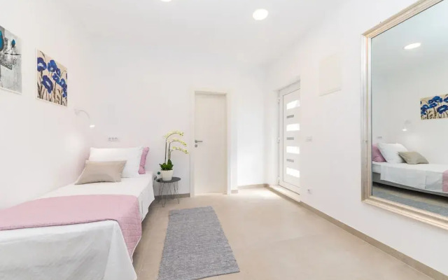 Scenic Elegant Trogir Villa With Pool