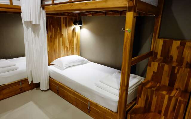 Bloom Cafe & Hostel Lipe