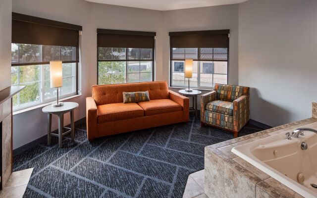 Best Western Plus Appleton Airport/Mall Hotel