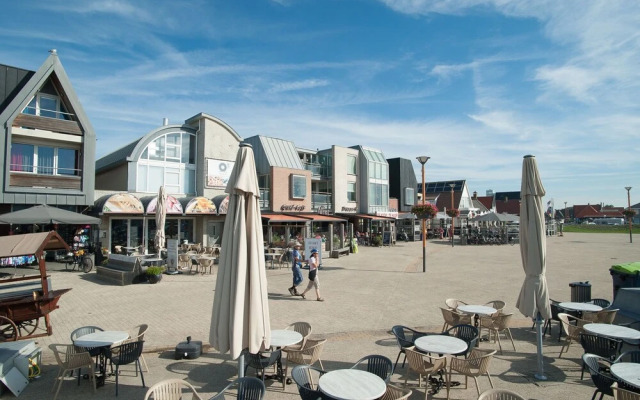 Inviting Farmhouse in 't Zand near Marine Museum