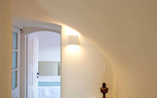 Oia Mansion