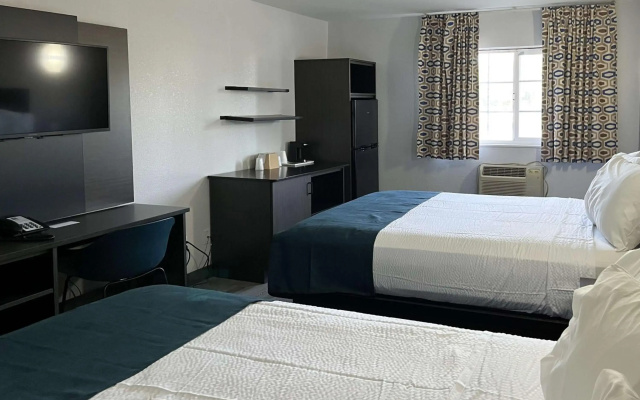Studio 6 Suites Delano, CA