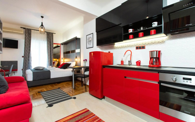 Downtown Luxury Boutique Suites : the red suite