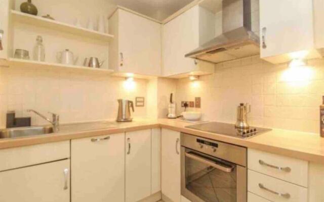 LUXURY APARTMENT, SAUNA, GYM, 24hrs Concierge