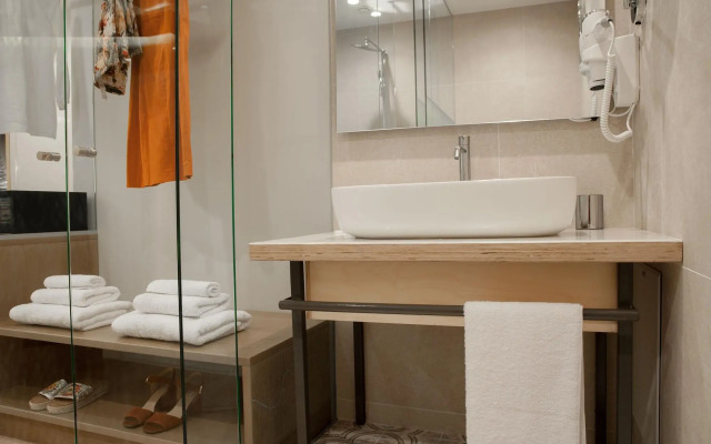 Seasabelle Hotel near Athens Airport