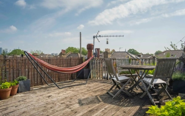Bright Stockwell Apartment