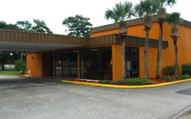 Lake Cecile Inn and Suites