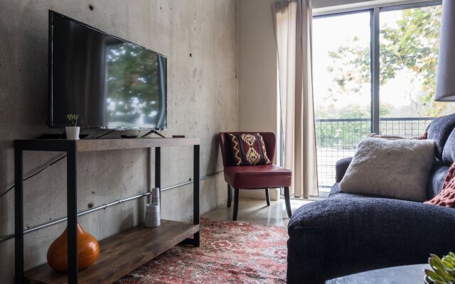 1 BR Loft Next to Riverwalk by Frontdesk
