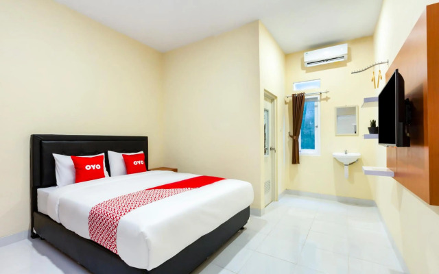 OYO 2008 Sellinas Family Residence Syariah