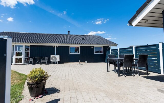 6 Person Holiday Home in Hemmet