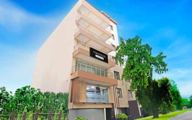Super Townhouse Sahayogi Nagar Near Big Bazaar