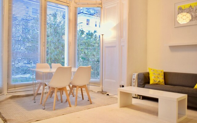 Elegant Mezzanine Studio Flat in Belsize Park