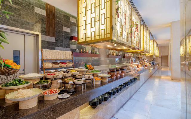 Regal Plaza Hotel & Residence Waigaoqiao