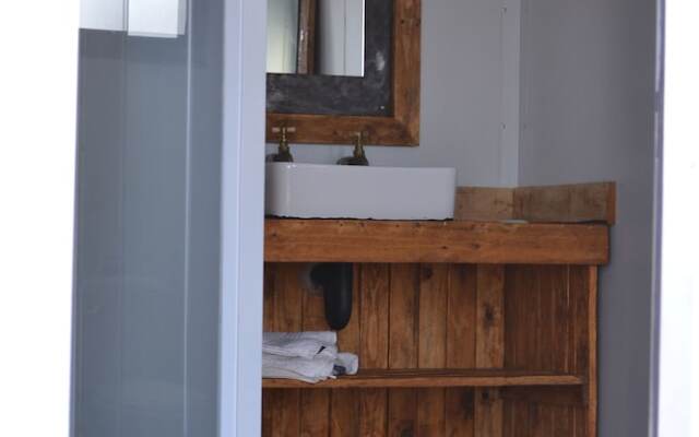 Tana Safaris Bush Camp