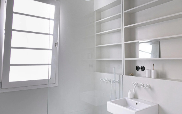 Luxury modernist design townhouse with garden