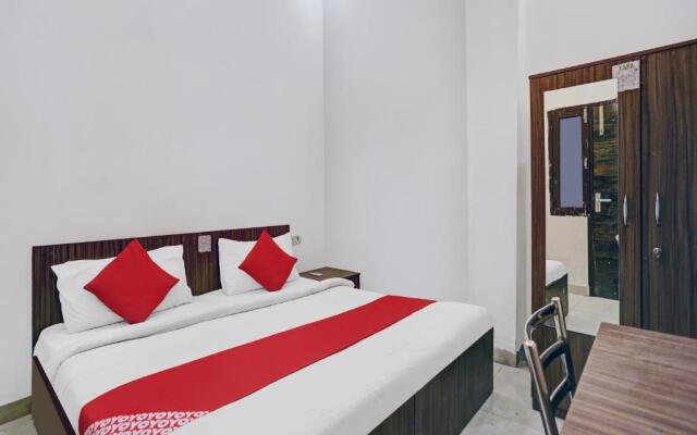 OYO Hotel Prince Near Haiderpur Metro Station