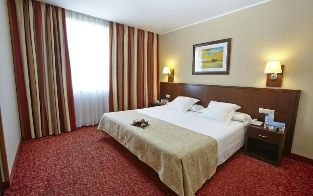 Отель Leonardo Hotel Barcelona Gran Via