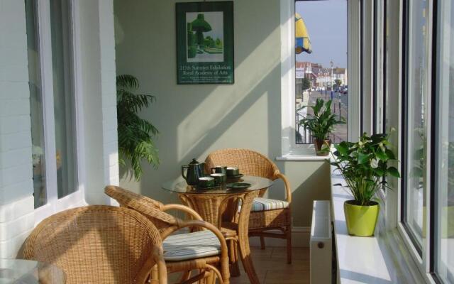Breakers Bed & Breakfast