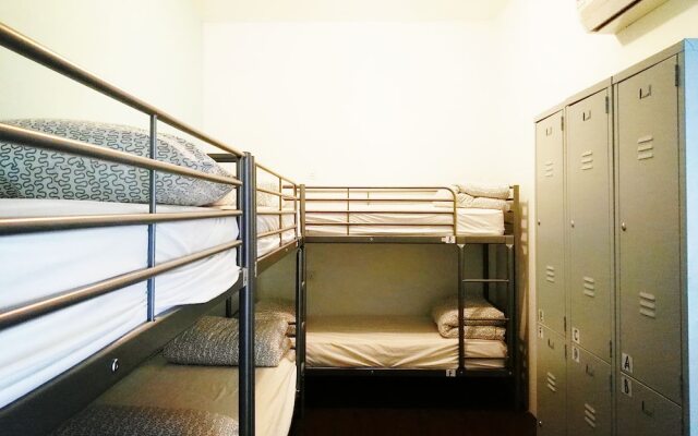 Roof Talk Theme Hostel